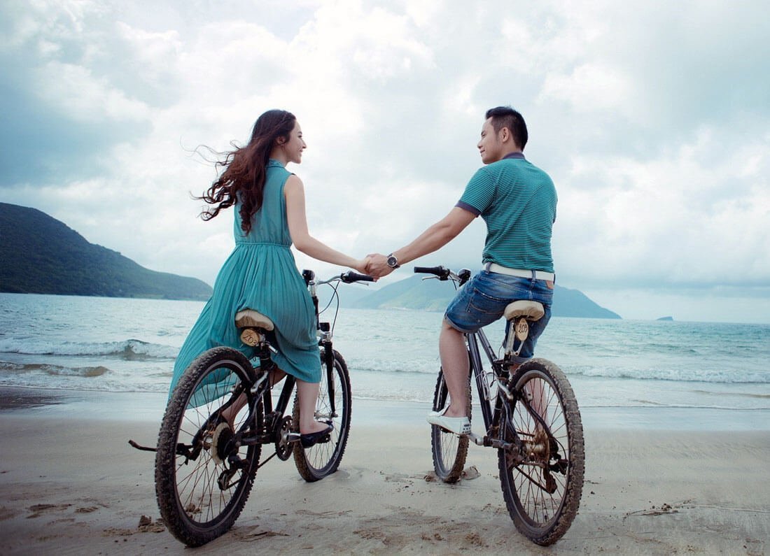 blog couple beach image